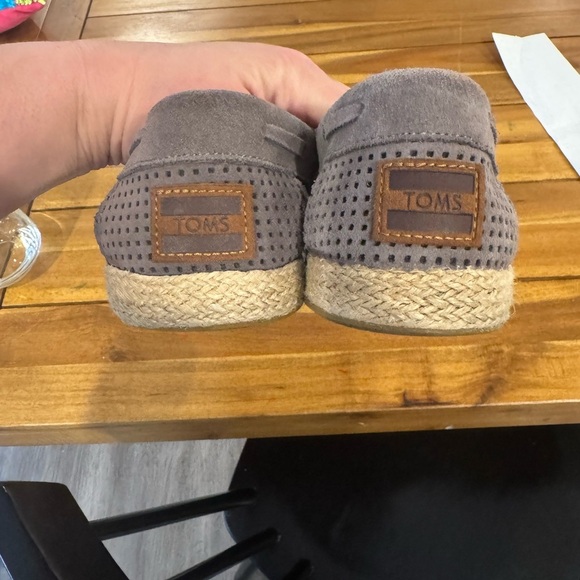 TOMS Perforated Ash Color HIGH ROPE Espadrille Suede with Tassels Size 7.5 - Picture 5 of 5